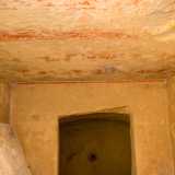 Poi giungiamo nella stanza dedicata alla sepoltura vera e propria, dove altri affreschi del soffitto ingentiliscono l'ambiente riservato al defunto